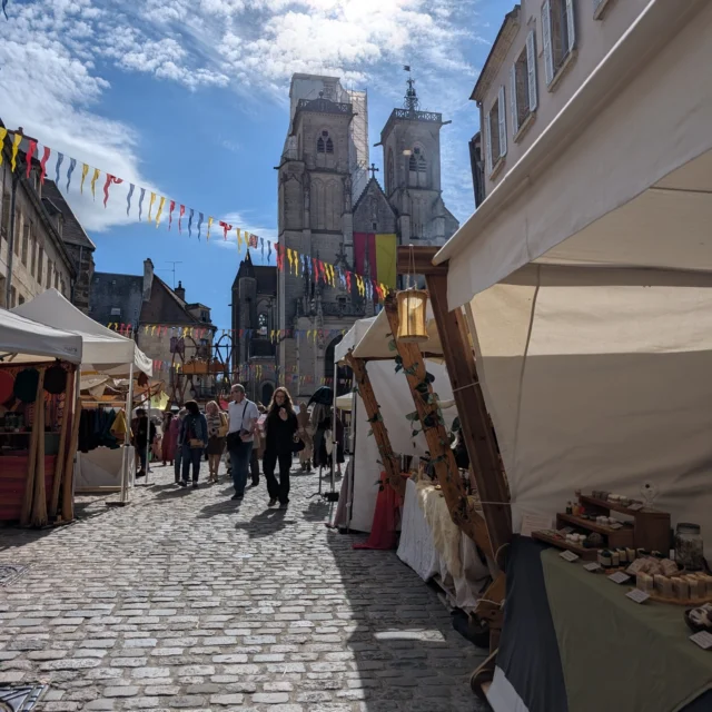 Retour d'une folle semaine pour nous ! Un week-end chargé en amitié,…